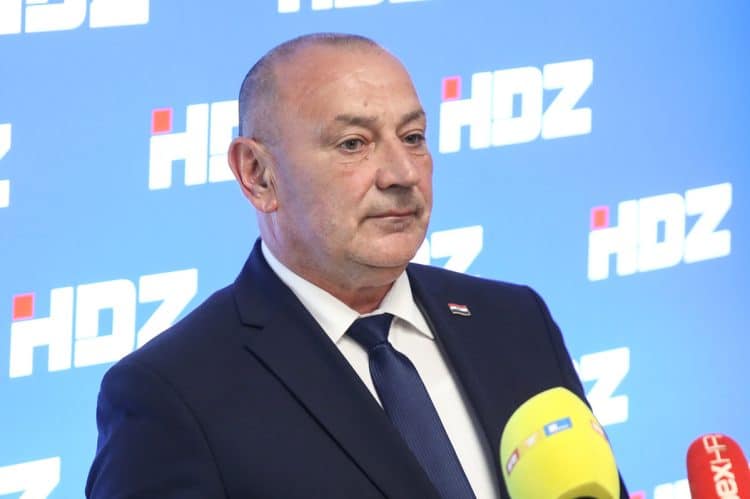 Nova Vlada obećava manje kriza, više realizacije programa HDZ-a i DP-a