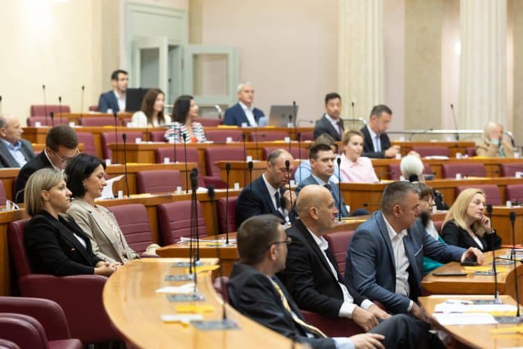 Oporba: HDZ stavio ‘šapu’ na HRT