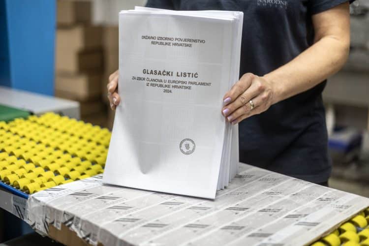 Birači bez važeće osobne iskaznice trebaju plavu potvrdu za glasovanje