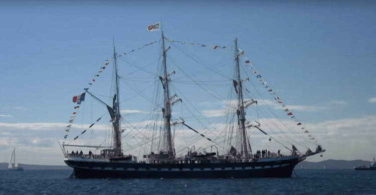 Olimpijski plamen stigao u Francusku – Velika parada u Marseillu s povijesnim brodovima