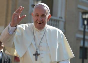 Papa Franjo protumigrantske stavove nazvao ‘ludilom’: Migrant mora biti primljen!