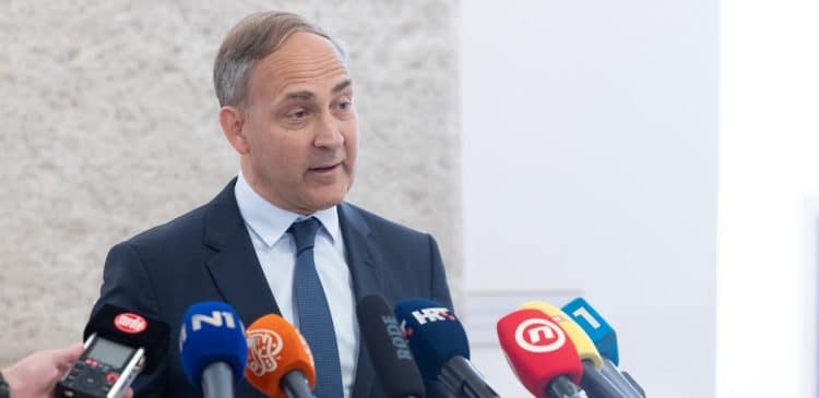 Po kuloarima kruži informacija o izvorima iz kojih se financira Stjepo Bartulica