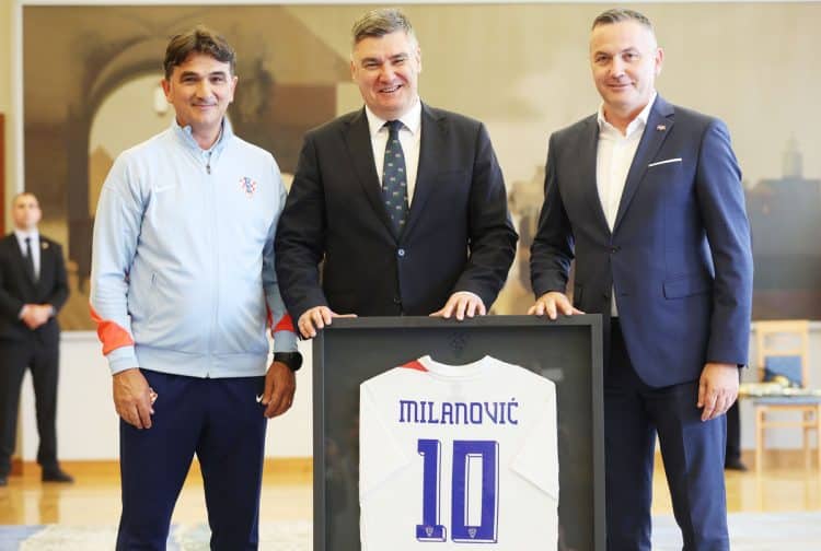 Zoran Milanović sa suprugom na utakmici Hrvatska-Italija u Leipzigu