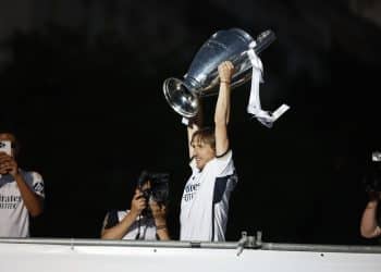 Modrić na pragu povijesnog dvostrukog naslova