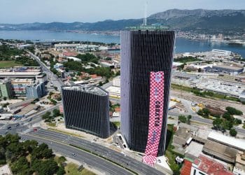 Navijačka zastava visoka 105 metara kao podrška Vatrenima u Splitu