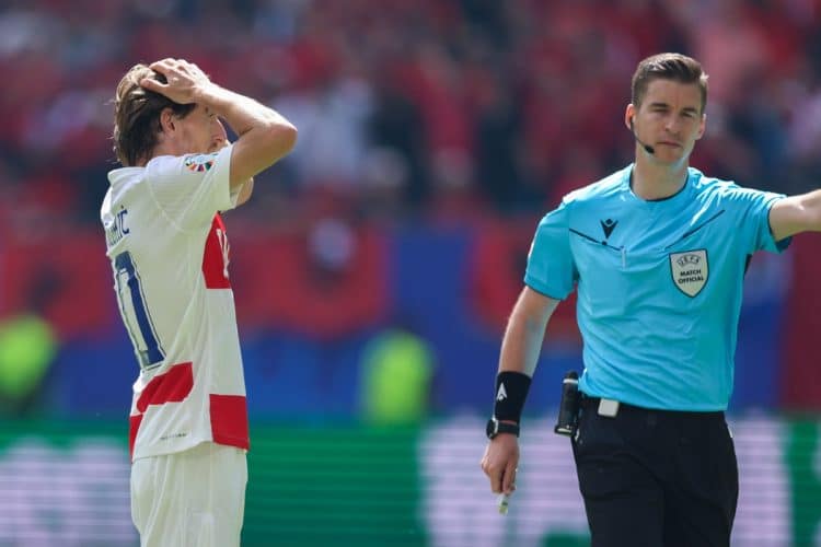 U dramatičnoj utakmici u Hamburgu Vatreni osvojili samo bod protiv Albanije