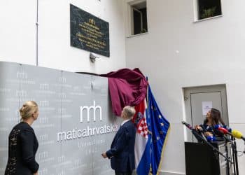 U dvorištu Matice hrvatske spomen-ploča u povodu donošenja Zakona o hrvatskom jeziku