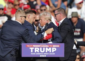 Trump stigao na republikanski skup: ‘Trebao sam biti mrtav, nisam trebao biti ovdje!’