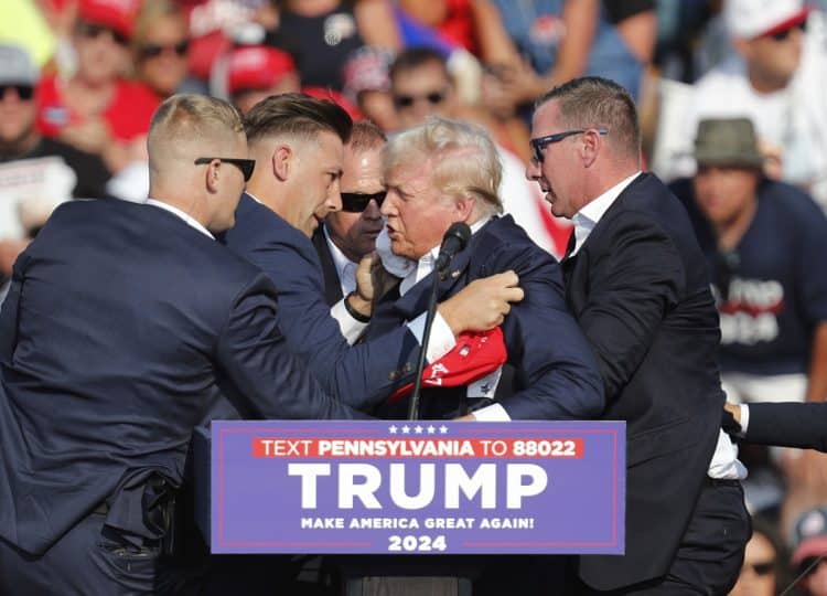 Trump stigao na republikanski skup: ‘Trebao sam biti mrtav, nisam trebao biti ovdje!’