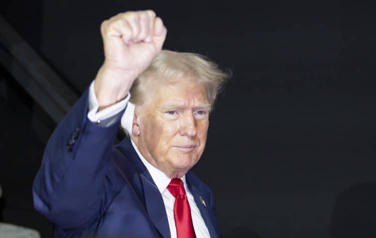 Nakon atentata Trump se prvi put pojavio u javnosti