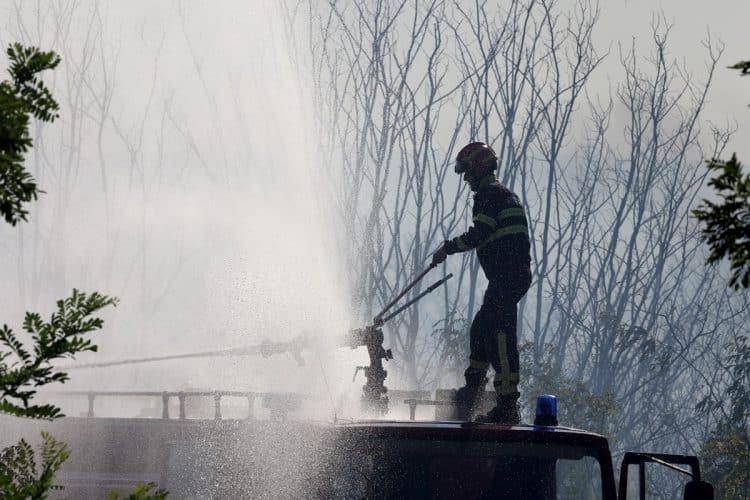 Najzahtjevniji dani za hrvatske vatrogasce – gori kod Tučepa i na rubu Biokova