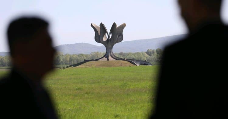 S ili bez novca, Jasenovac je – zločin