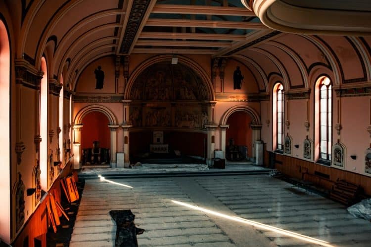 Ostao zaključan u crkvi, pa aktivirao crkvena zvona da se spasi