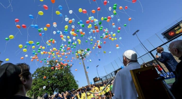 Papa Franjo posjetio Ljetni kamp za djecu vatikanskih zaposlenika
