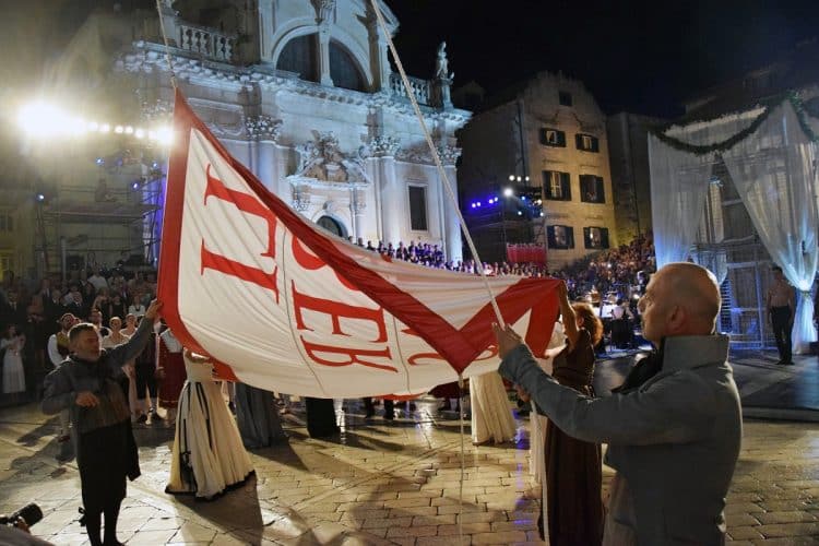 Ispred crkve sv. Vlaha otvorene 75. Dubrovačke ljetne igre