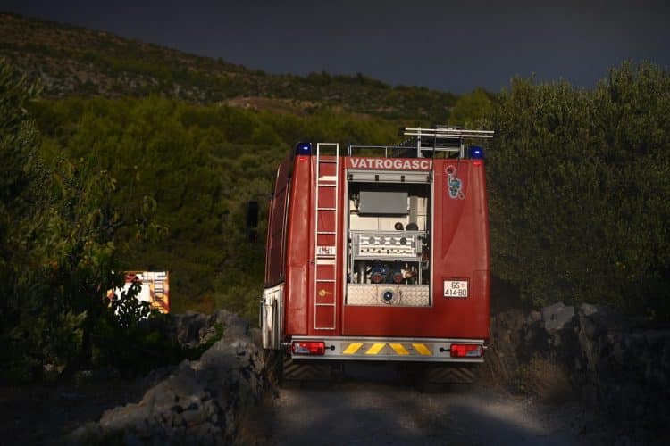 Požar na odlagalištu otpada na Visu pod kontrolom