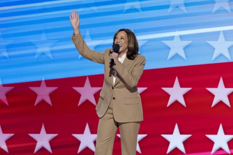 Kamala Harris službeno prihvatila svoju nominaciju za predsjednicu Amerike