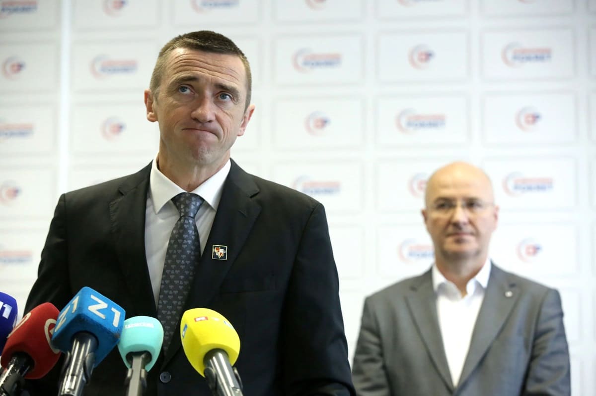 Radić dao kandidaturu za predsjednika DP-a i obračunava se s Penavom Radić dao kandidaturu za predsjednika DP-a i obračunava se s Penavom