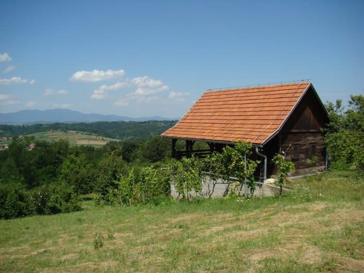 U Velikj Ludini pronađena 3 muška tijela – hladili bačve vina suhim ledom?