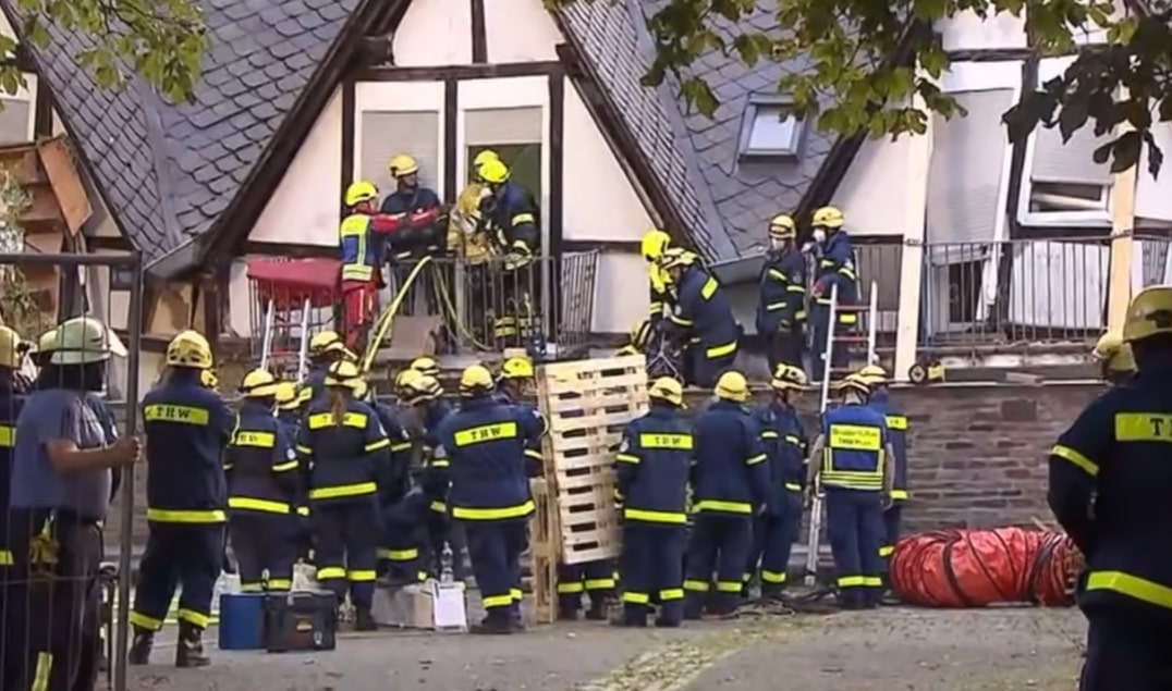 U urušavanju hotela u Njemačkoj jedna osoba mrtva, 8 ih pod ruševinama U urušavanju hotela u Njemačkoj jedna osoba mrtva, 8 ih pod ruševinama