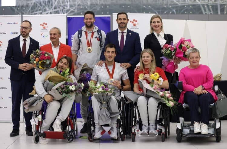 U zagrebačkoj zračnoj luci dočekani hrvatski paraolimpijci