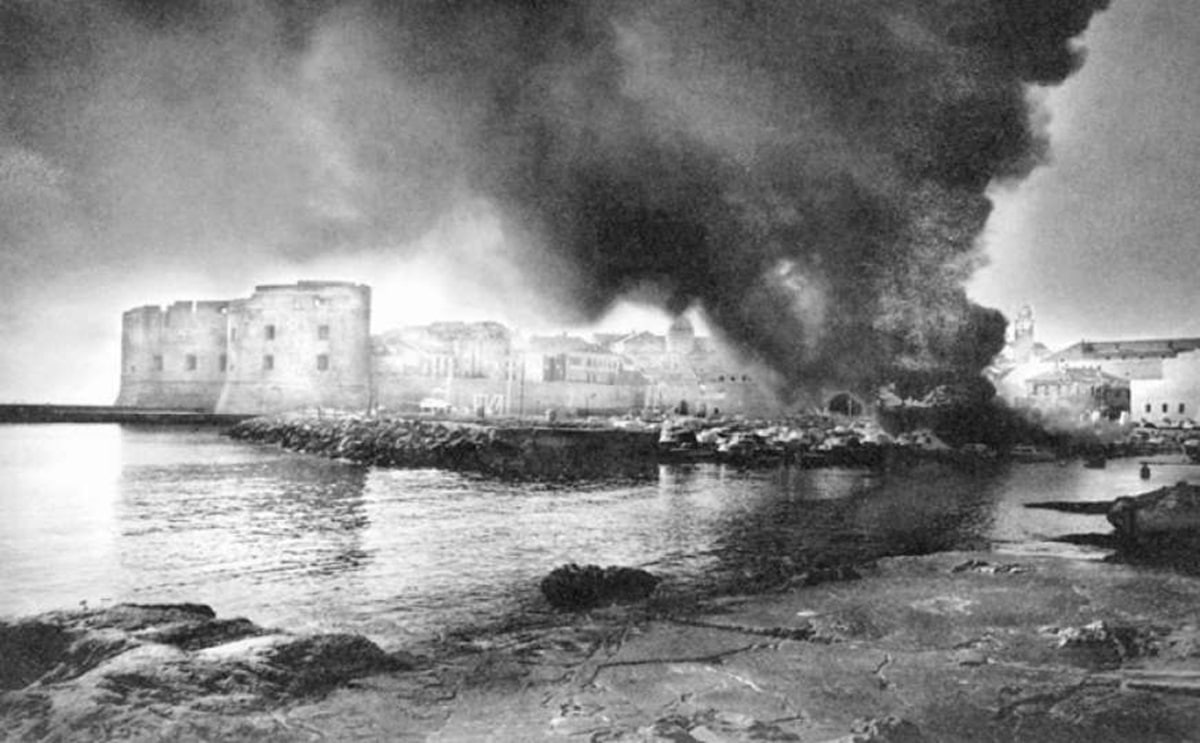 Dubrovnik obilježava 35 godina od početka općeg napada JNA i srpsko-crnogorskih agresora Dubrovnik obilježava 35 godina od početka općeg napada JNA i srpsko-crnogorskih agresora