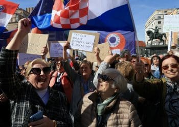 Umirovljenici prosvjeduju na Trgu bana Jelačića – traže mirovine dostojne čovjeka