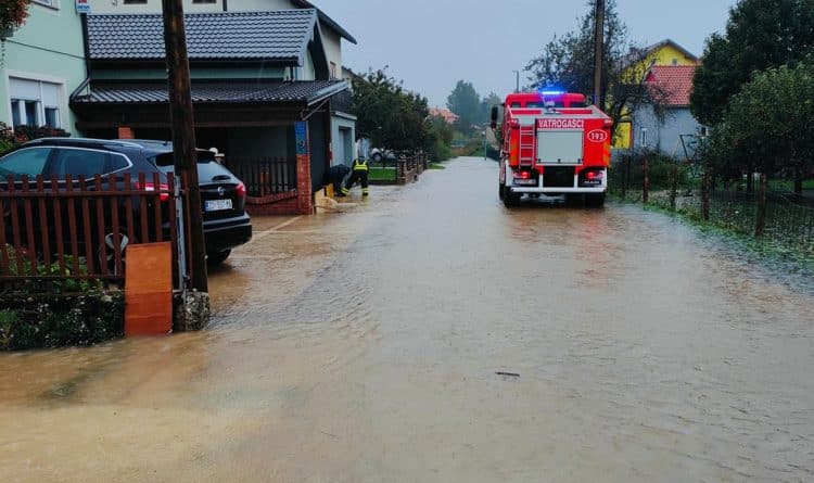 Na Kupi u Karlovcu vodostaj viši od prvotno procijenjenog