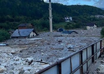 Najmanje 21 osoba izgubila život u poplavama u BiH