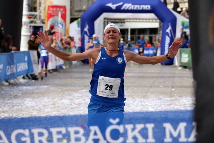 Pobjednici 32. zagrebačkoga maratona Tea Fable i Ivan Dračar