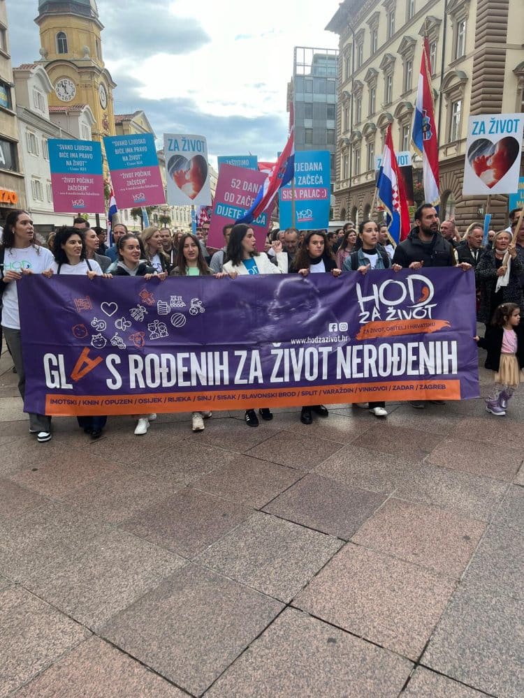 Hod za život održan u Rijeci: ‘Ljubav je ono što pokreće svijet’