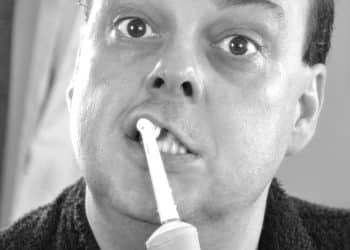 Četkice za zube i glave tuševa – raj za viruse!