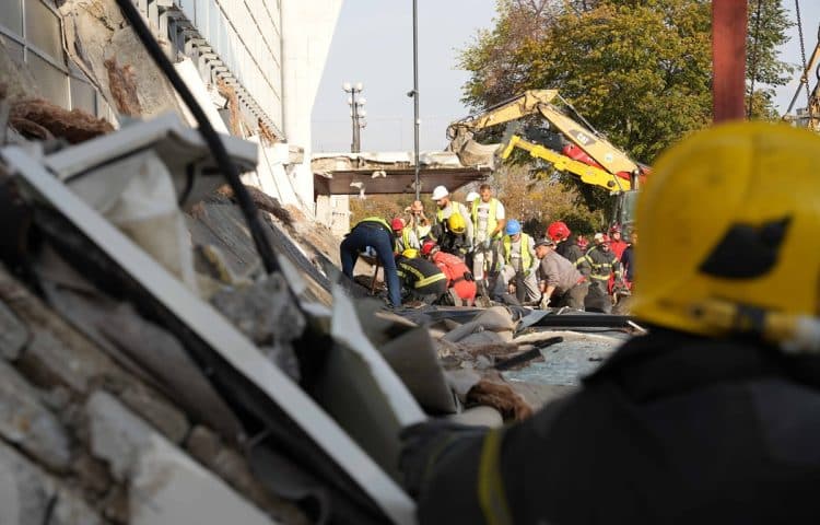 U Novom Sadu 14 poginulih – akcija spašavanja završena, proglašen Dan žalosti
