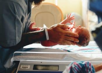 Žena u Sjevernoj Makedoniji rodila u 61. godini!