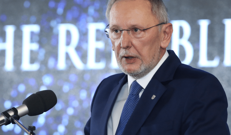 Božinović odbacuje tvrdnje o tajnim deportacijama migranata