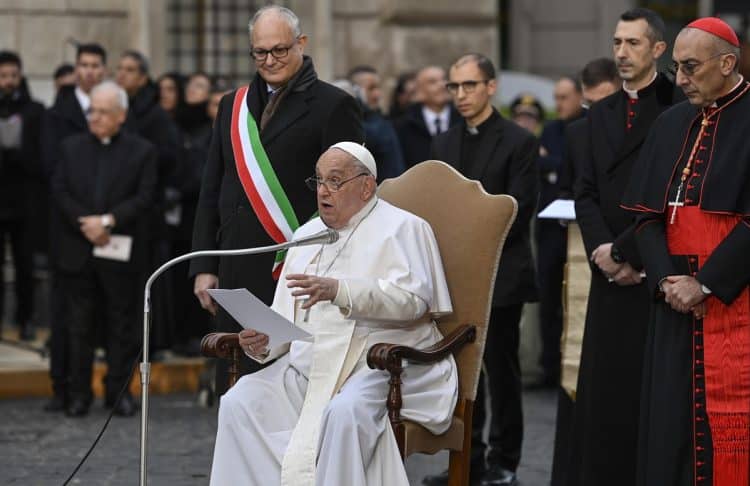 Papa Franjo pozvao sirijske pobunjenike da stabiliziraju zemlju