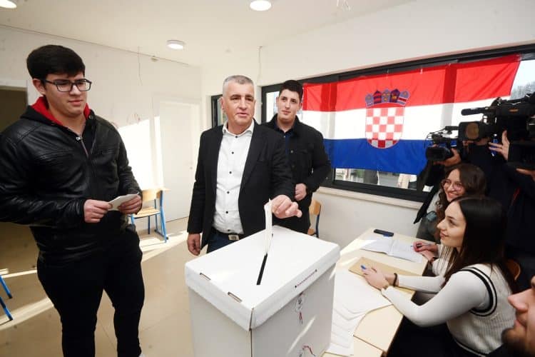 Biramo predsjednika ili predsjednicu – do podneva glasalo 14 posto birača