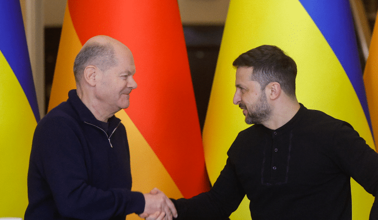 Scholz obećao Ukrajni oružje, ali ne i poziv u NATO
