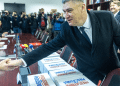 Zoran Milanović prvi je predao prikupljene potpise DIP-u