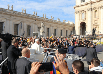 Električni papamobil na Trgu sv. Petra: Vatikan uvodi nove standarde