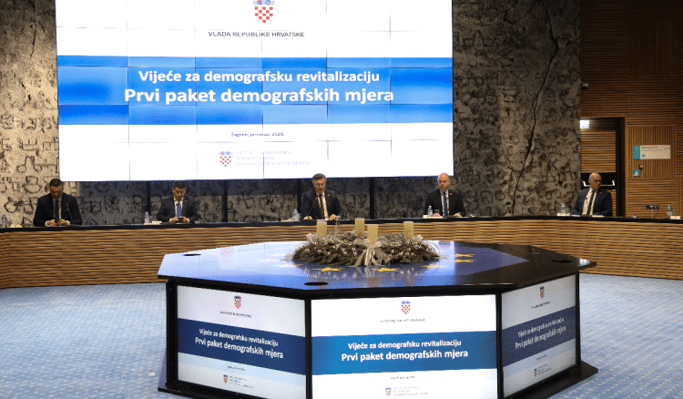 Plenković: ‘Prema analizama, 97 posto žena koje su rodile primat će punu plaću’