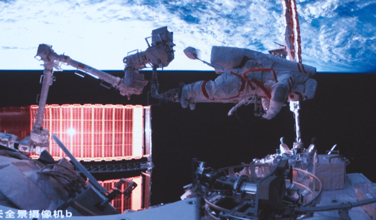 Kineski astronauti postavili rekord u svemirskoj šetnji