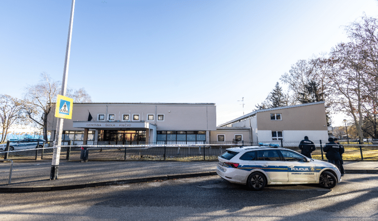 Učiteljica koja je zaštitila djecu nakon operacije je stabilno