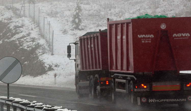 HAK: A1 dionica između Sv. Roka i Posedarja zatvorena za sav promet