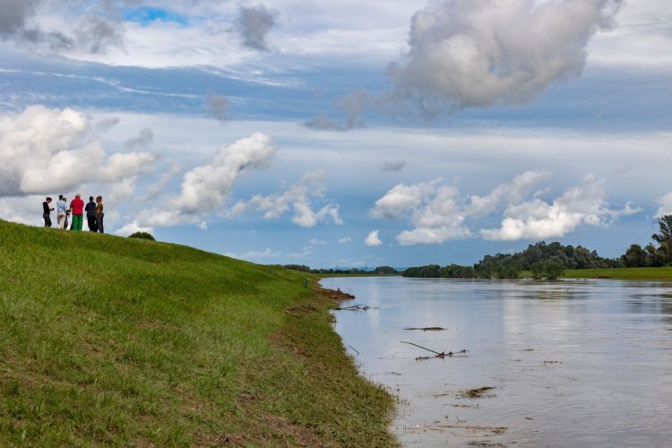Majka izašla iz Save, potraga za djetetom koje je držala u rukama