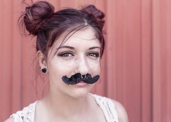 Rodno ludilo ili briga za propise – EU zabranjuje ‘gospođu’ i ‘gospodina’!