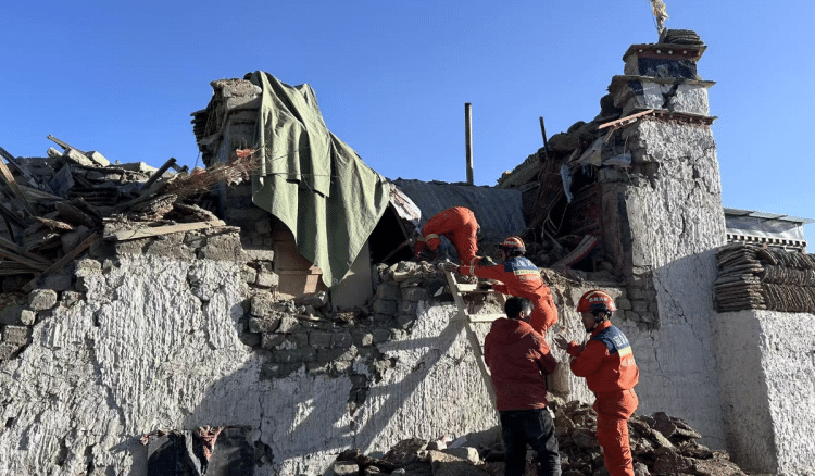 Snažan potres na Tibetu, poginulo najmanje 95 osoba