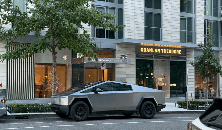 Cybertruck izgorio pred hotelom Trumpa, jedna osoba poginula