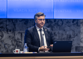 Plenković: ‘Cilj je dignuti mjere sigurnosti u svim školskim ustanovama’