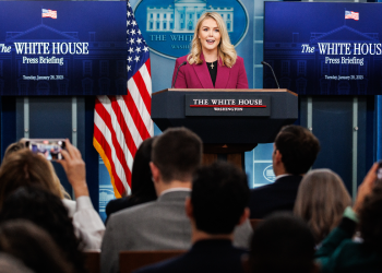 Trump pozvao TikTokere i podcastere da podnesu prijavu za novinarske propusnice